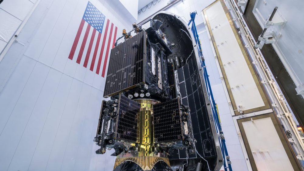 Le Mission Robotic Vehicle et ses trois modules d'extension empilés, avant leur encapsulation dans la coiffe du lanceur